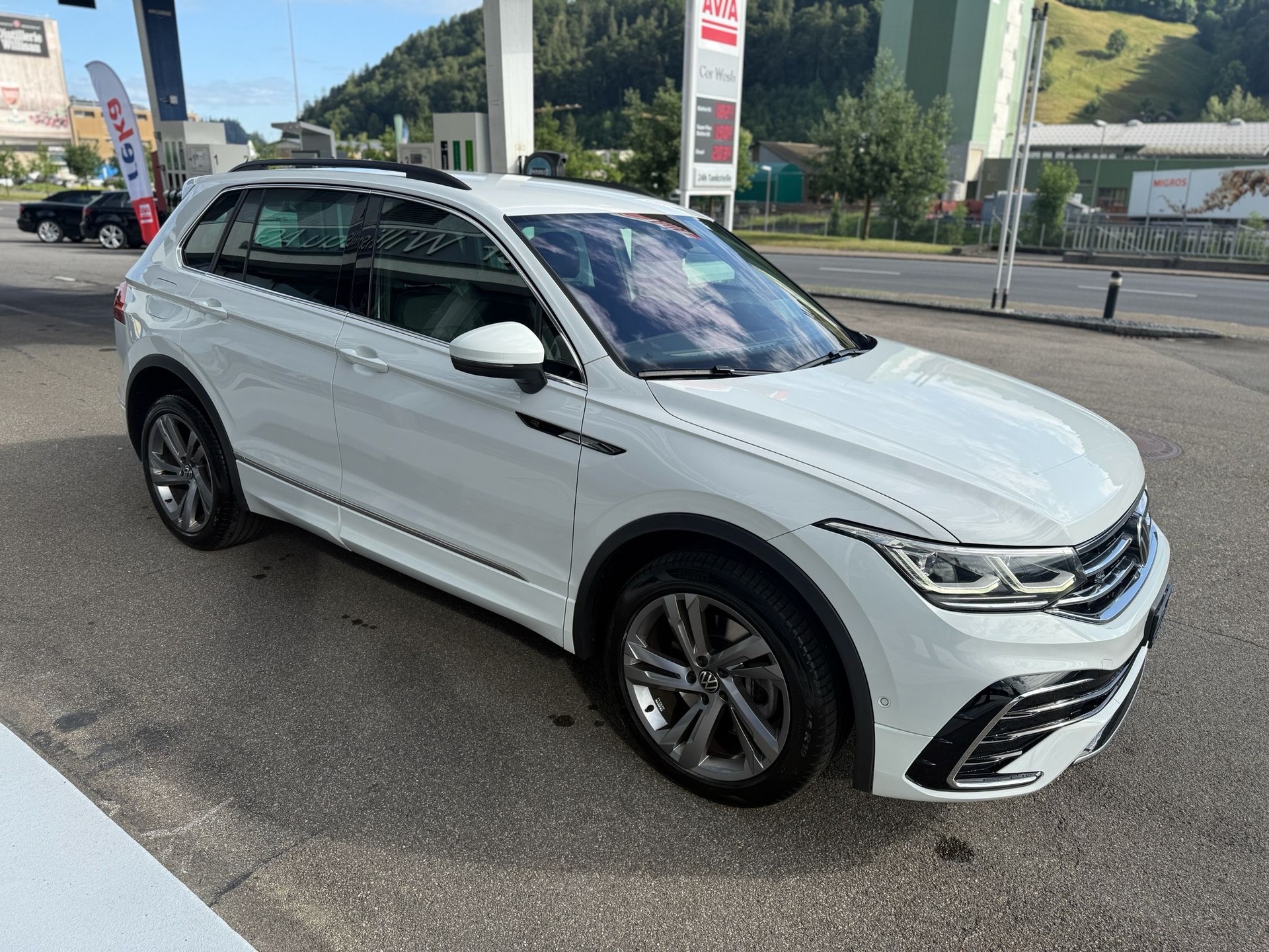 VW Tiguan 2.0 TDI SCR R-Line 4Motion DSG-image-14