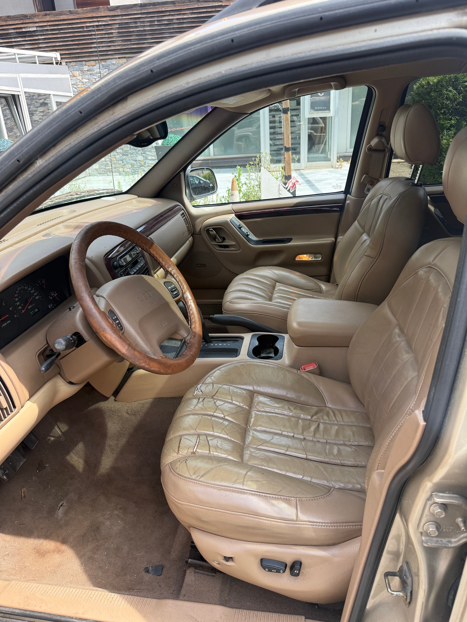 JEEP Grand Cherokee 4.0 Limited Automatic-image-9