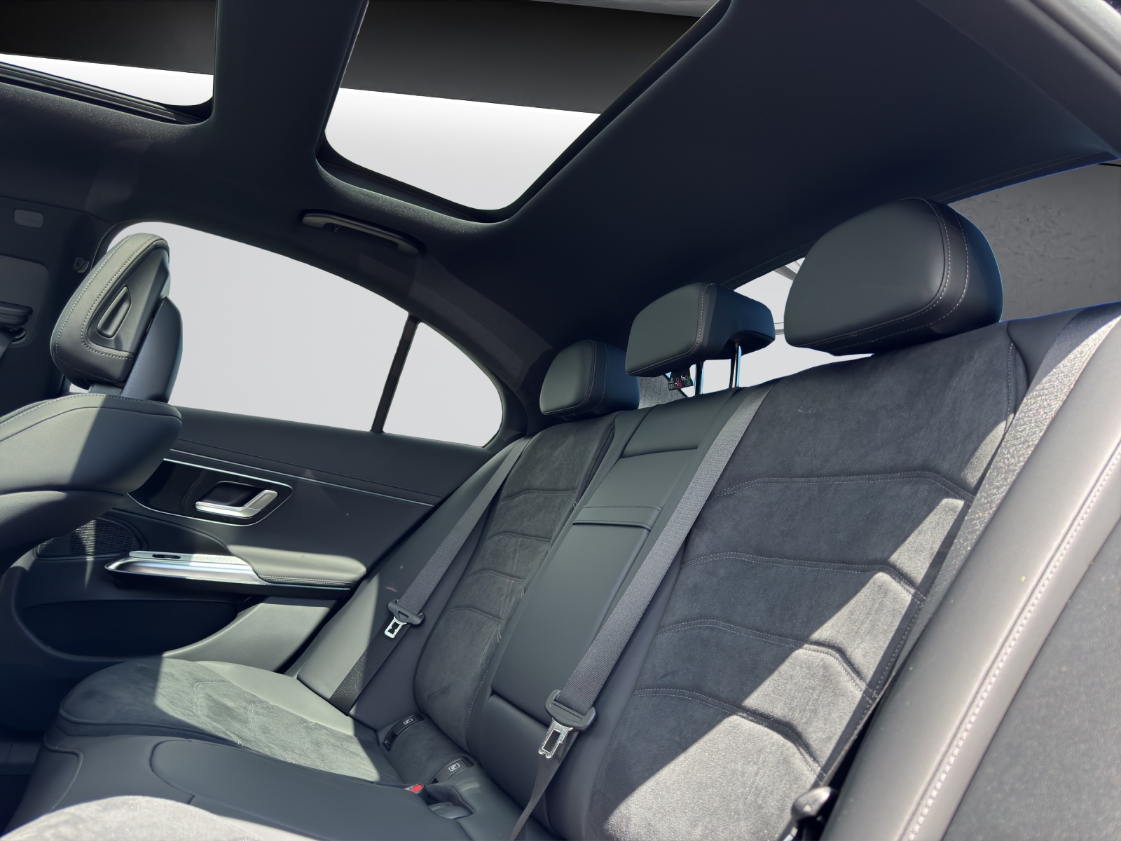 MERCEDES-BENZ E 220 d 4Matic 9G-Tronic-image-11