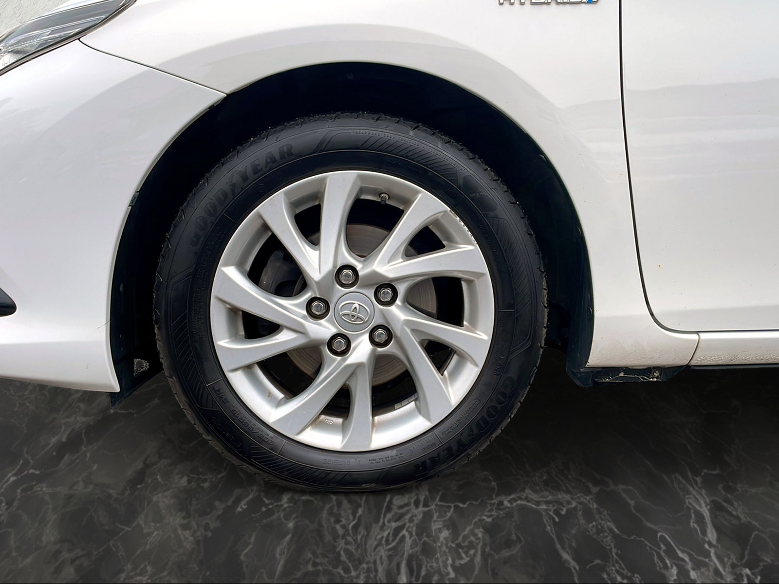 TOYOTA Auris Touring Sports 1.8 HSD Premium e-CVT-image-8