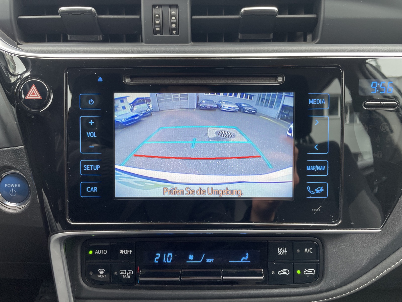 TOYOTA Auris Touring Sports 1.8 HSD Premium e-CVT-image-15