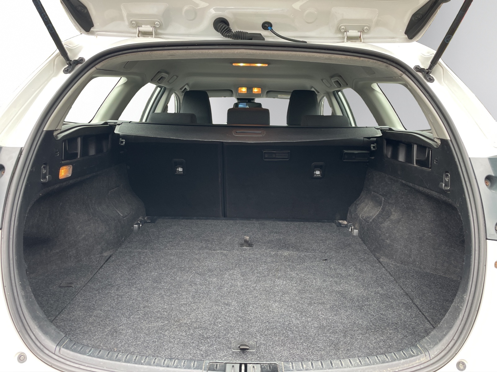 TOYOTA Auris Touring Sports 1.8 HSD Premium e-CVT-image-18