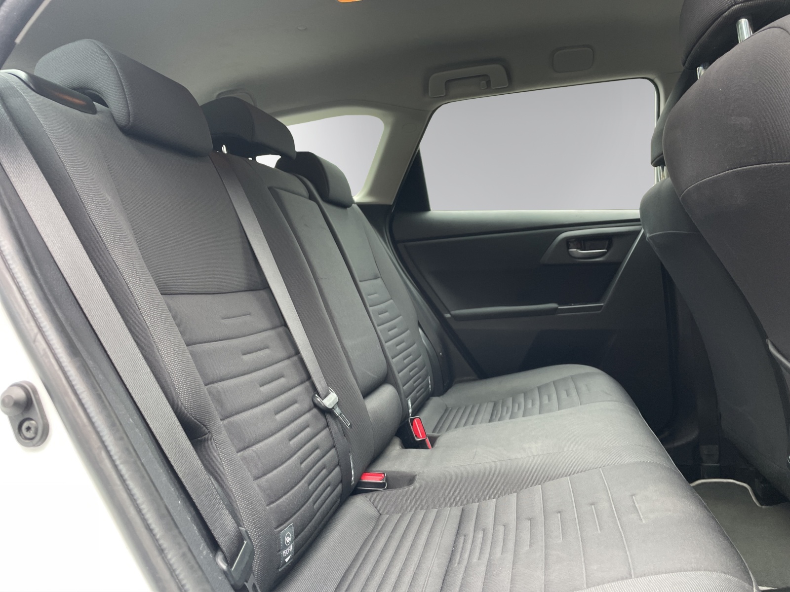 TOYOTA Auris Touring Sports 1.8 HSD Premium e-CVT-image-11