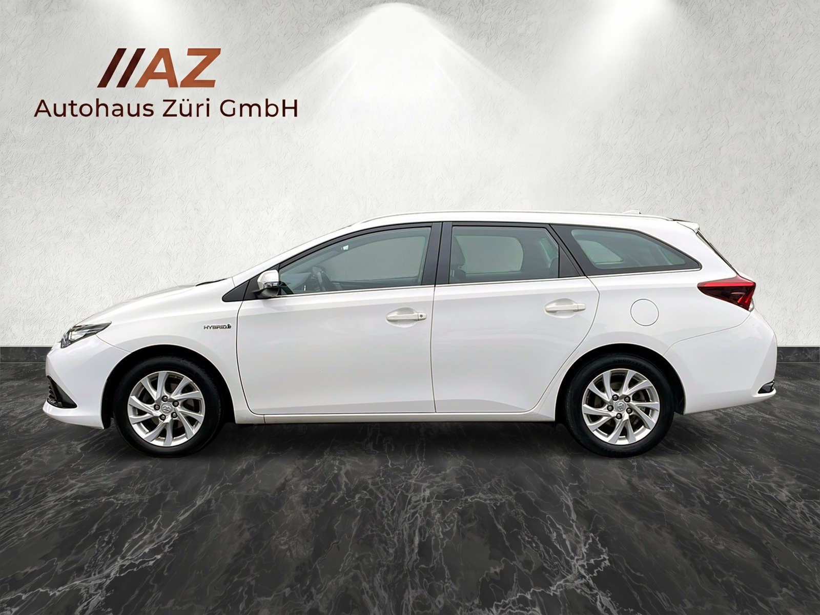 TOYOTA Auris Touring Sports 1.8 HSD Premium e-CVT-showroom-element-1