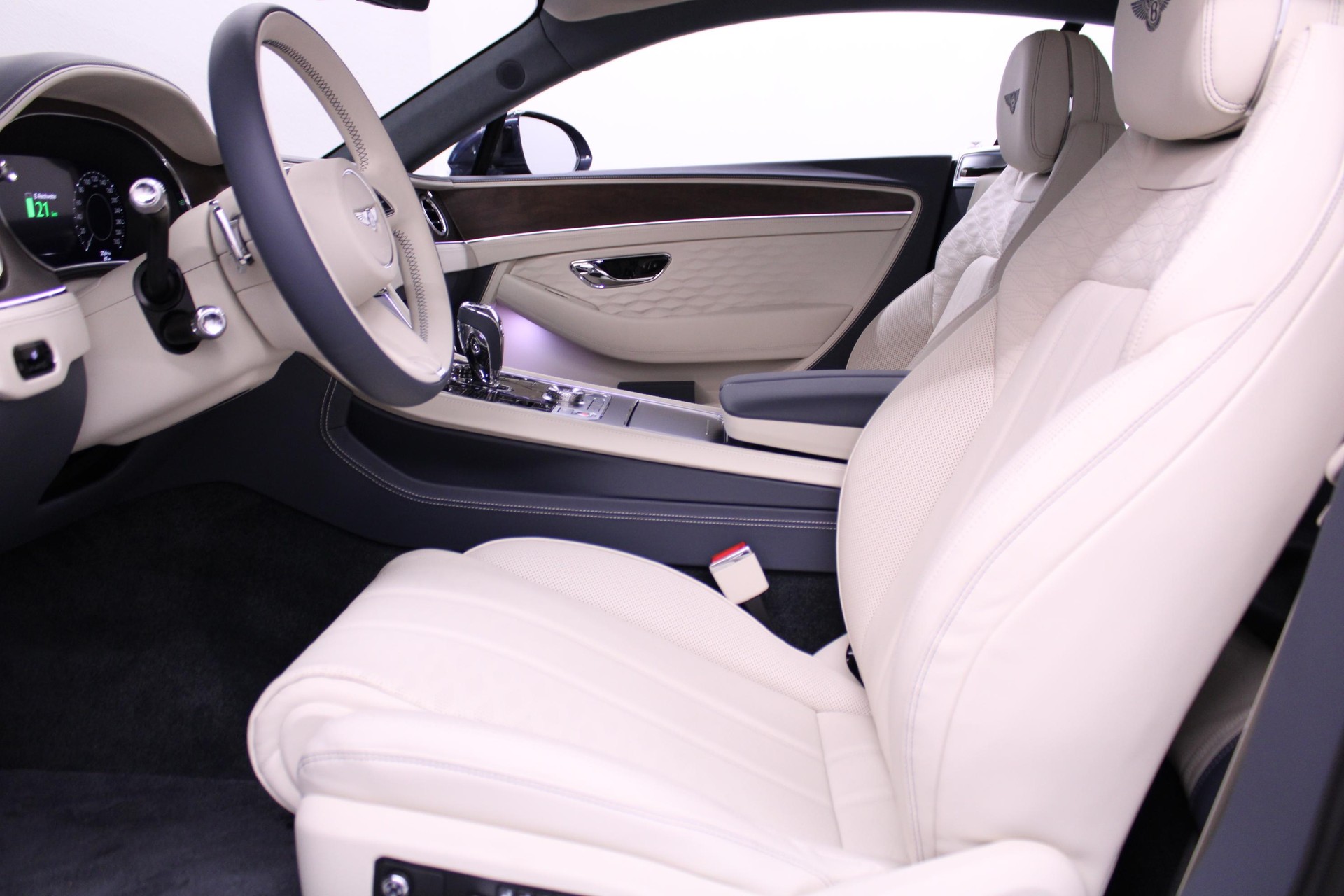 BENTLEY Continental GT 4.0 V8 Hybrid Speed-image-11