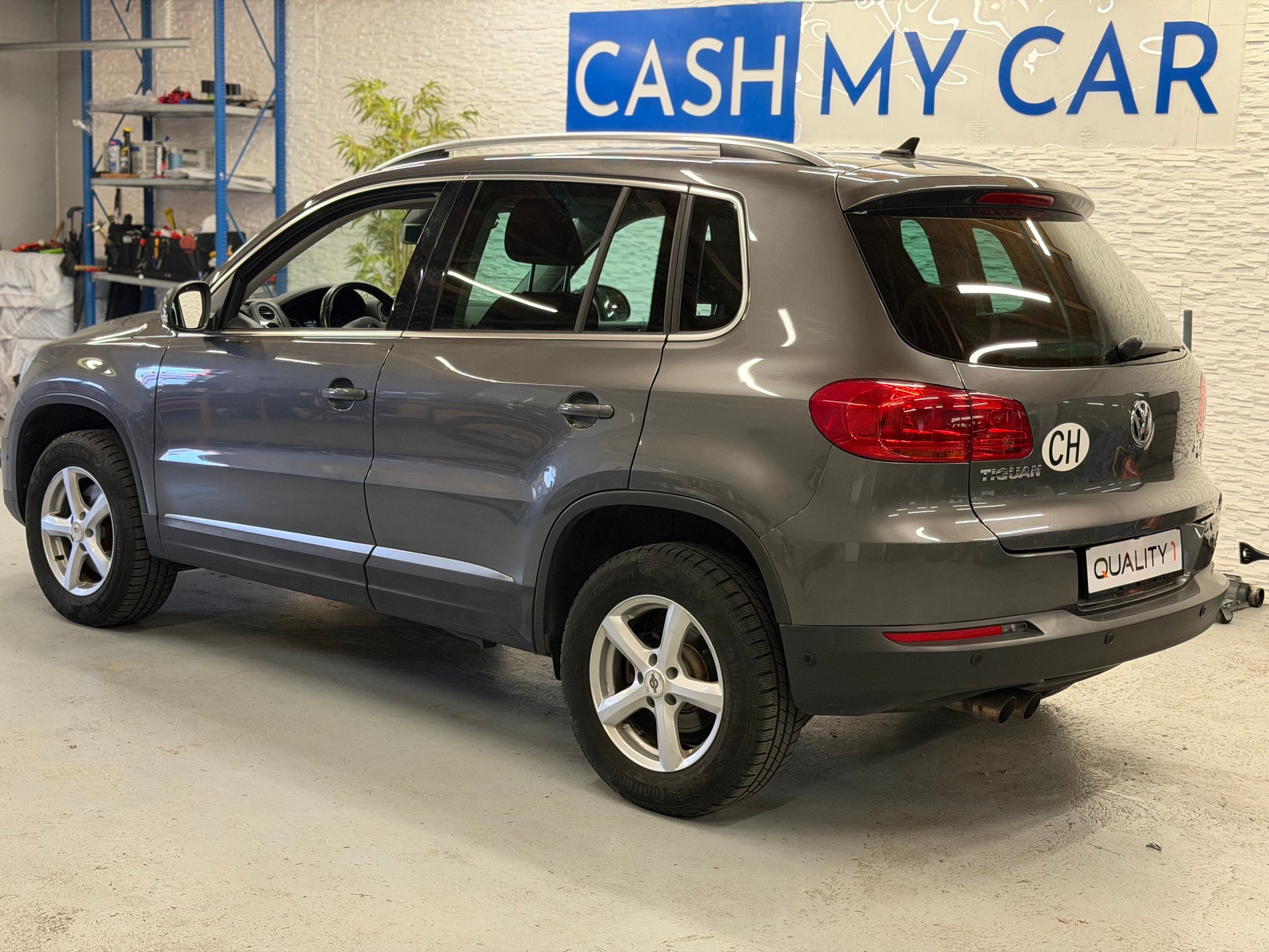 VW Tiguan 2.0 TDI BlueMotion Sport&Style 4Motion-showroom-element-2