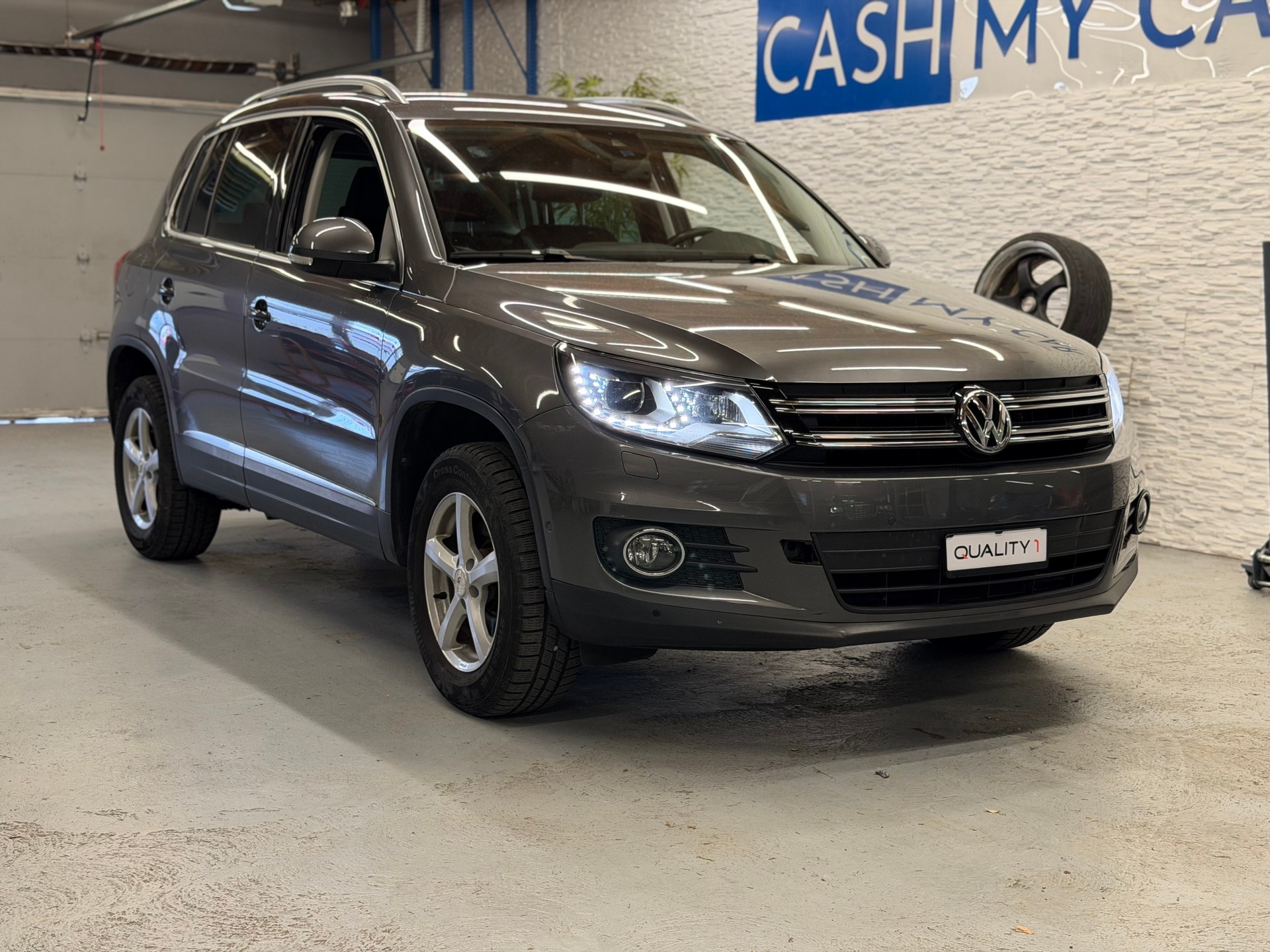 VW Tiguan 2.0 TDI BlueMotion Sport&Style 4Motion-showroom-element-1