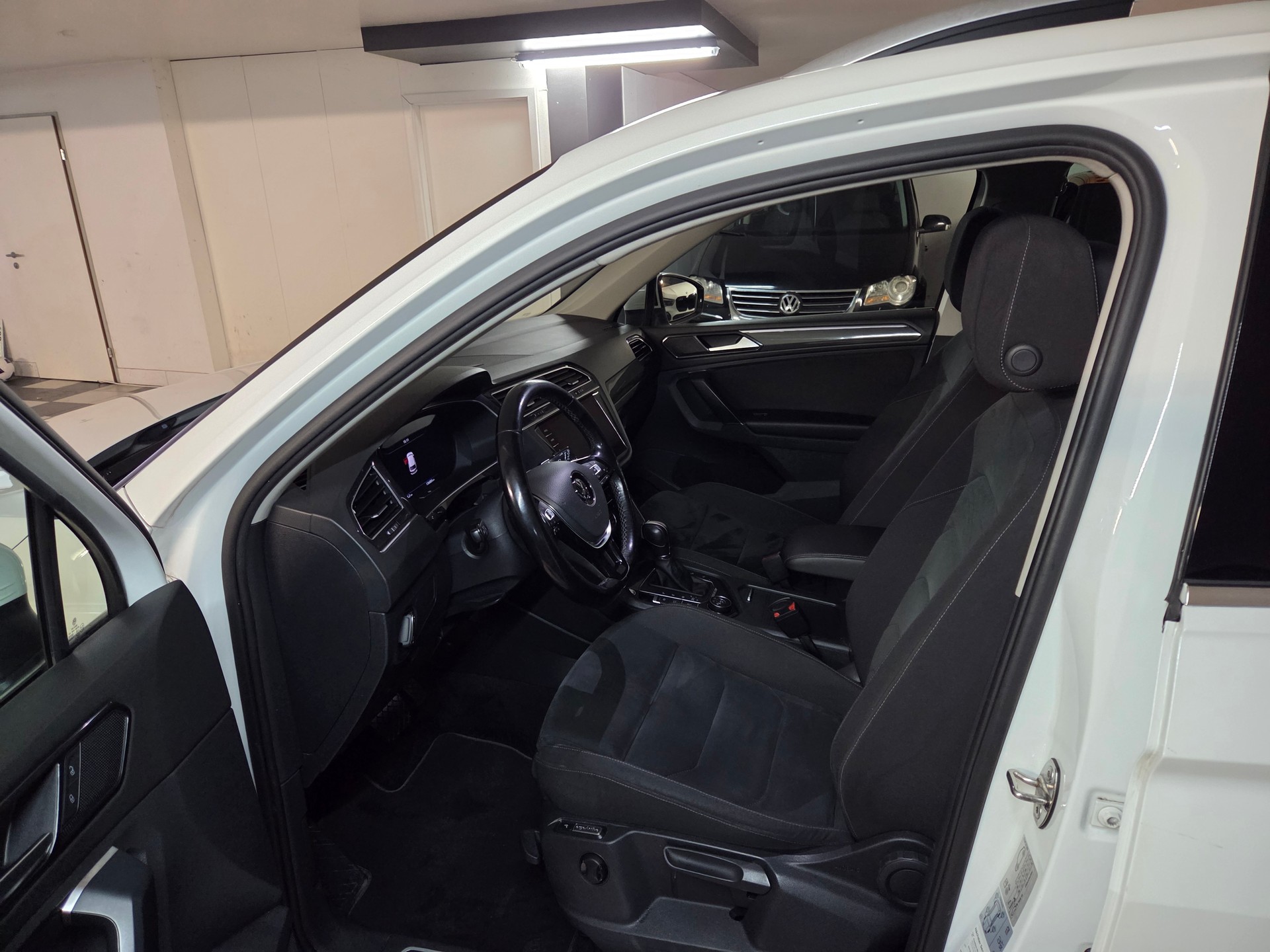 VW Tiguan 2.0 TDI SCR Highline 4Motion DSG-image-7