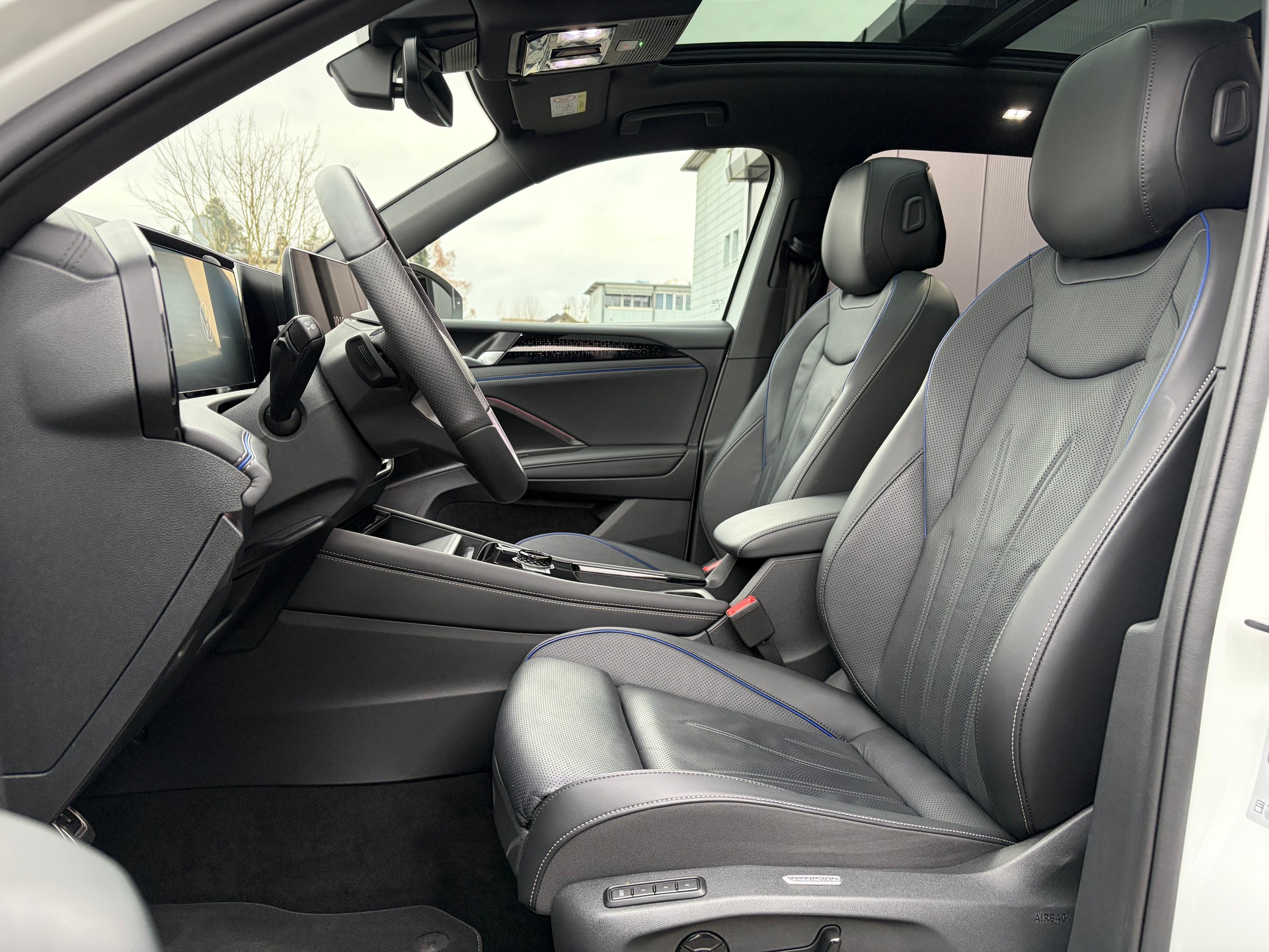 VW Tiguan 2.0 TDI SCR R-Line DSG-image-9