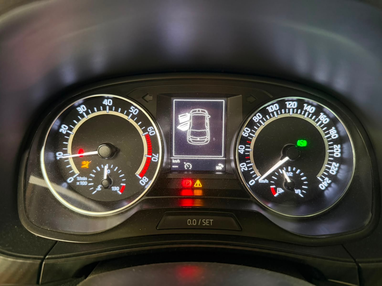 SKODA Fabia 1.0 TSI Monte Carlo DSG-image-9