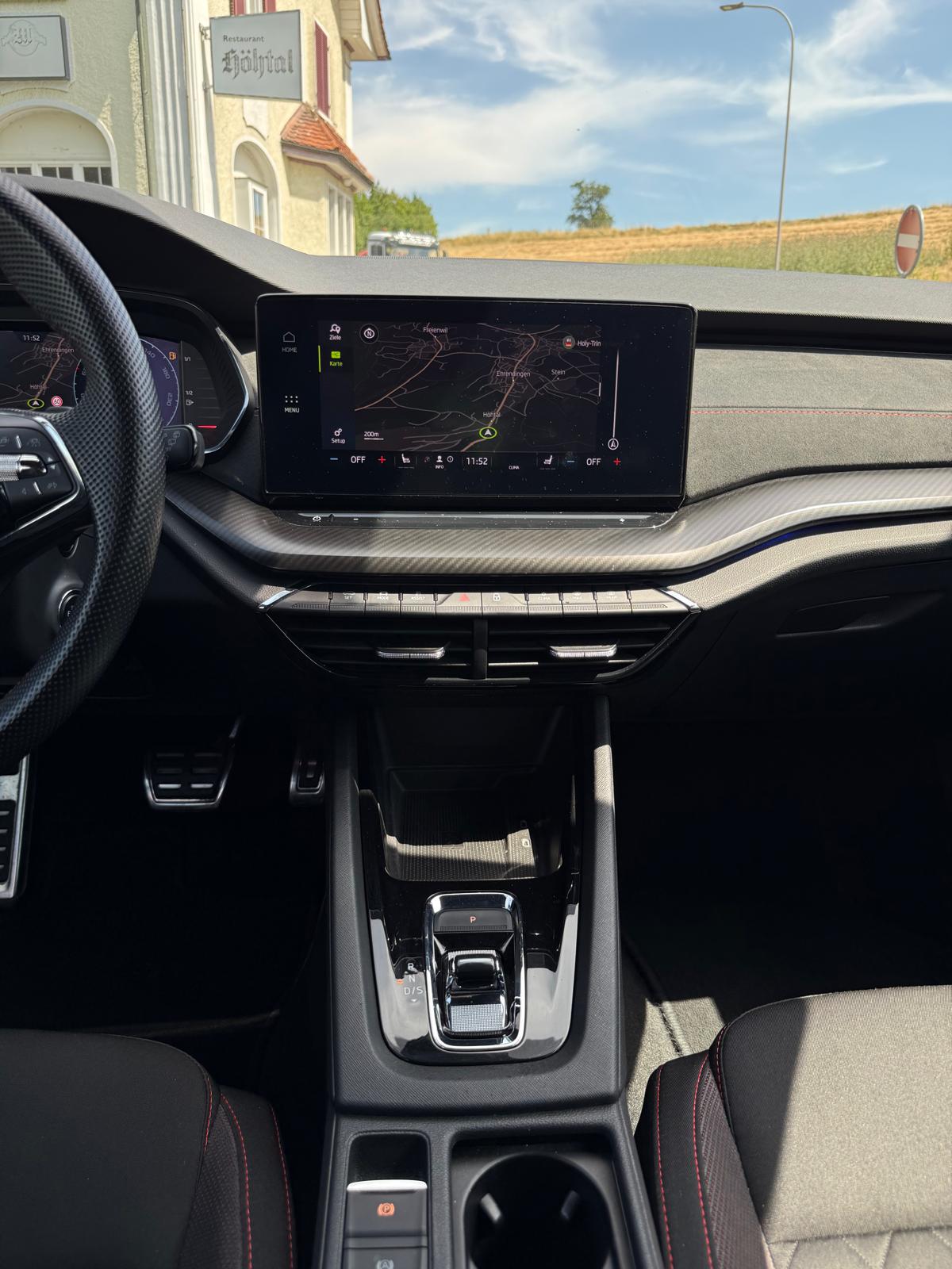 SKODA Octavia Combi 2.0 TSI DSG RS-image-12
