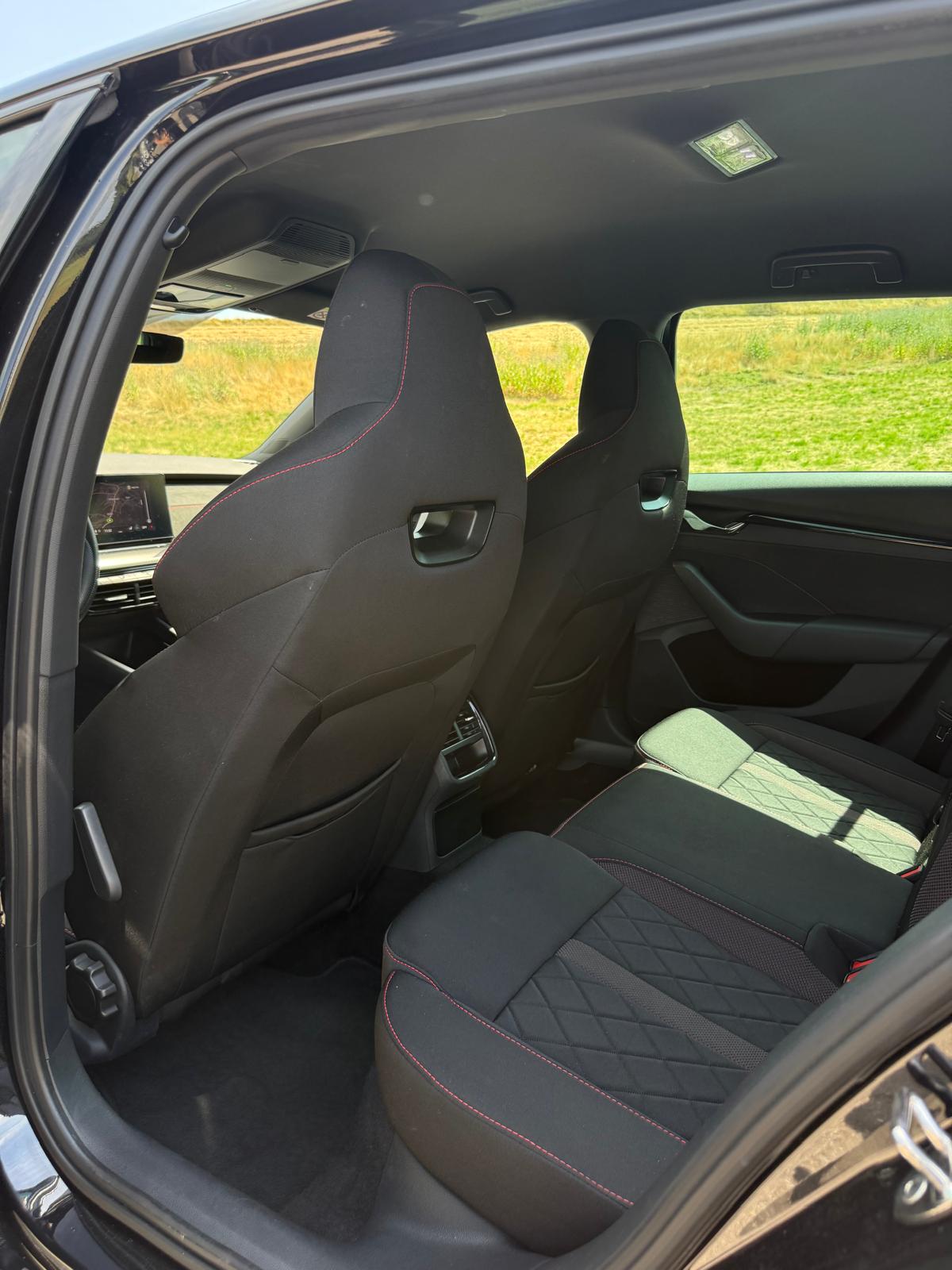 SKODA Octavia Combi 2.0 TSI DSG RS-image-14