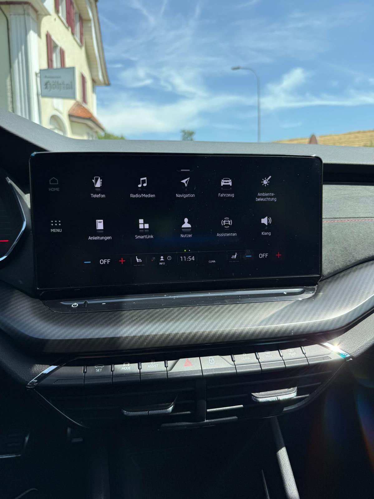 SKODA Octavia Combi 2.0 TSI DSG RS-image-10