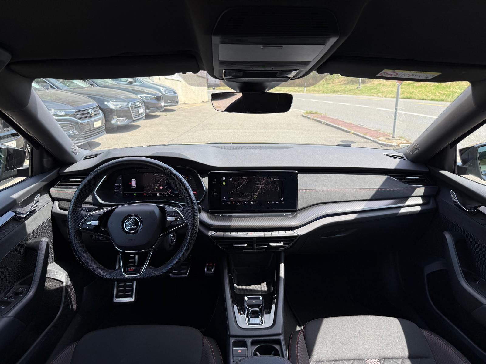 SKODA Octavia Combi 2.0 TSI DSG RS-image-9