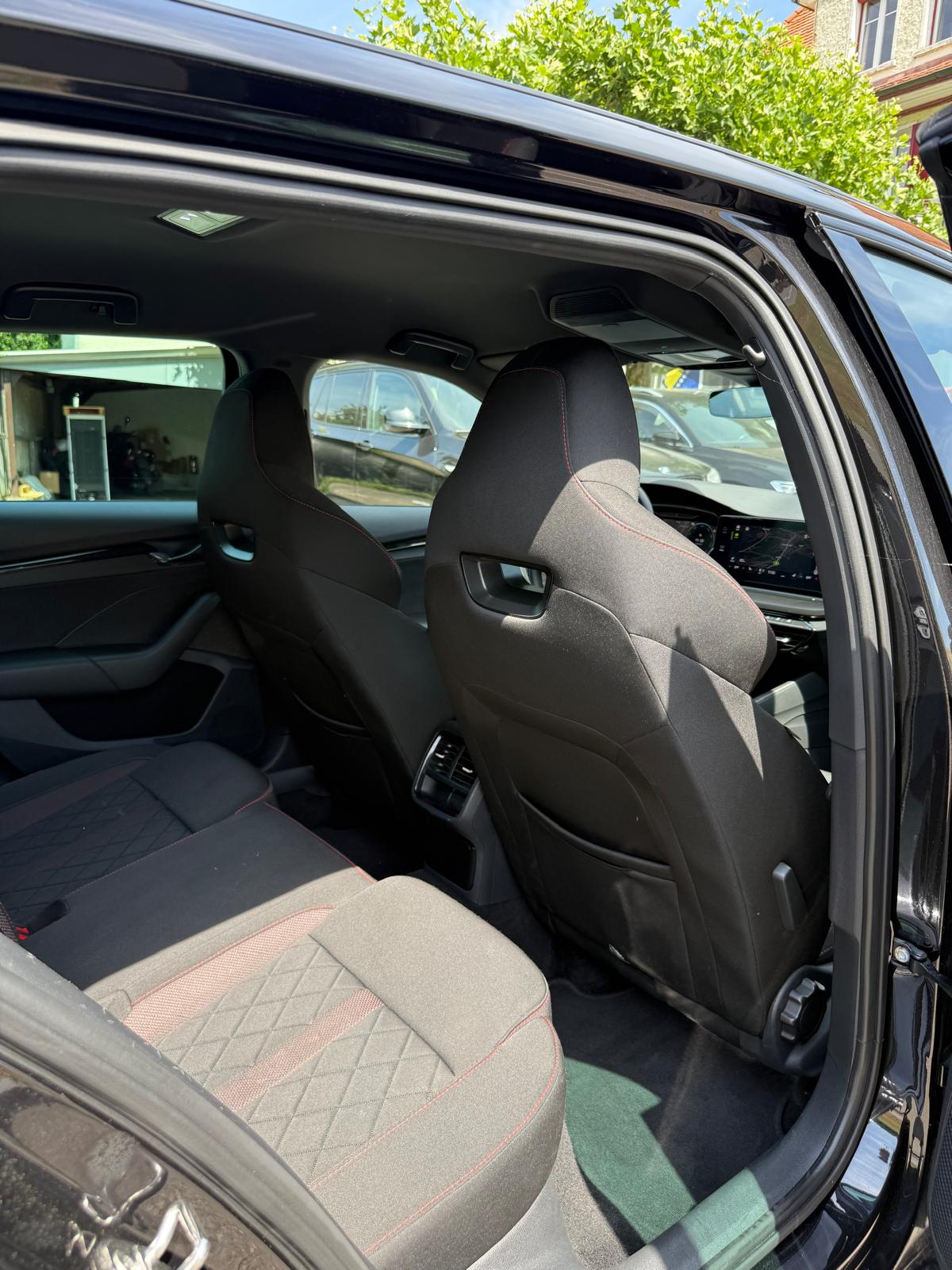 SKODA Octavia Combi 2.0 TSI DSG RS-image-15