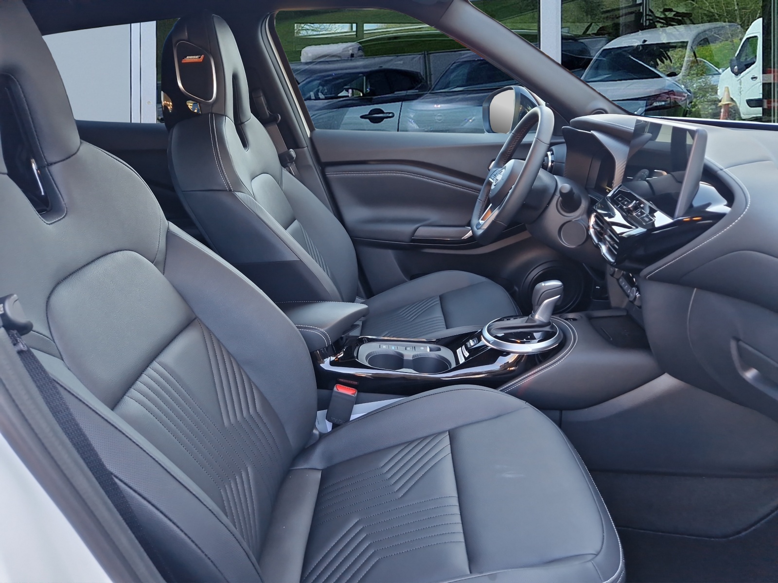 NISSAN Juke 1.6 FHEV Tekna-image-8
