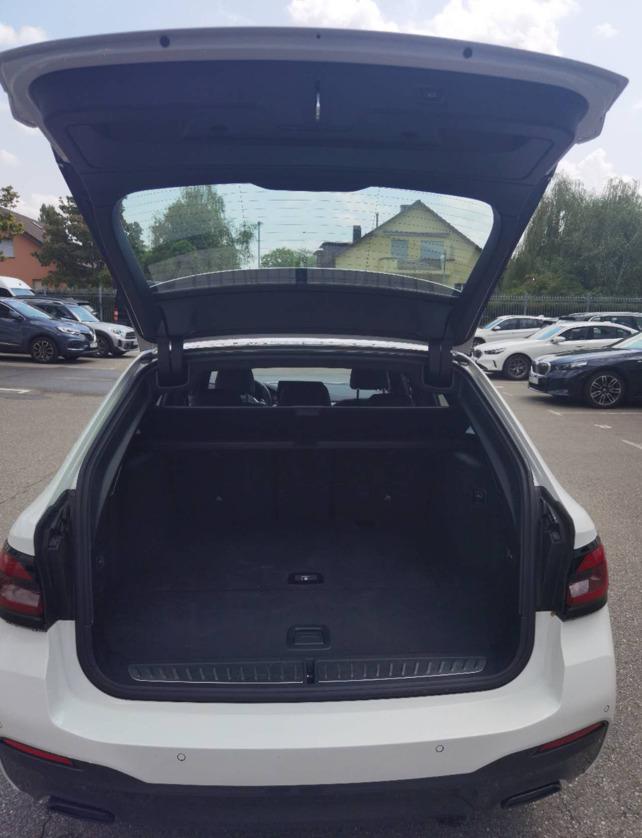 BMW 530i xDrive Touring M Sport package-image-3