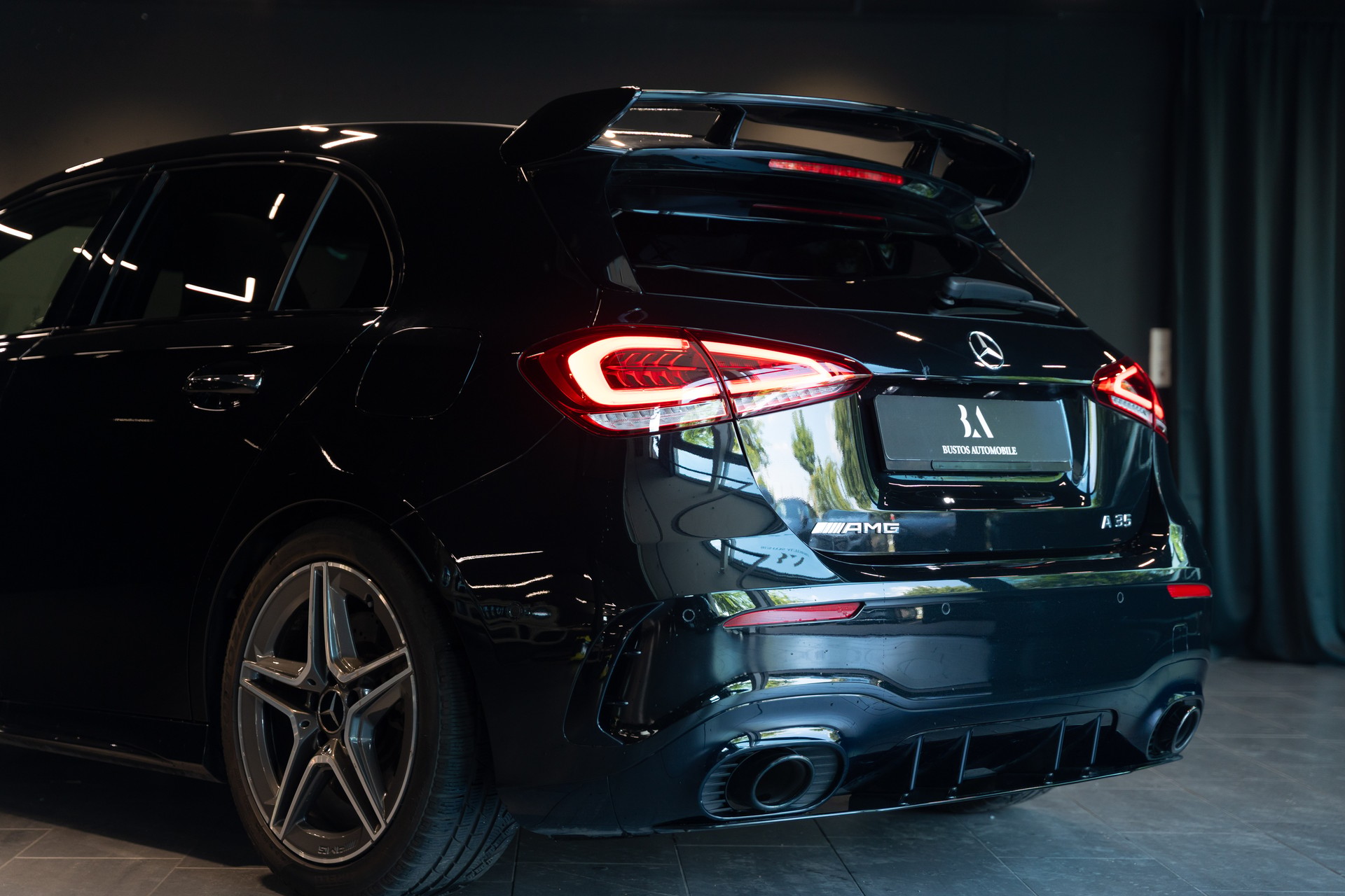 MERCEDES-BENZ A 35 AMG 4Matic Speedshift / CH Auto / Gratis Service / Pano-Schiebedach / Head Up Display / Premium Plus Paket / WC-image-7