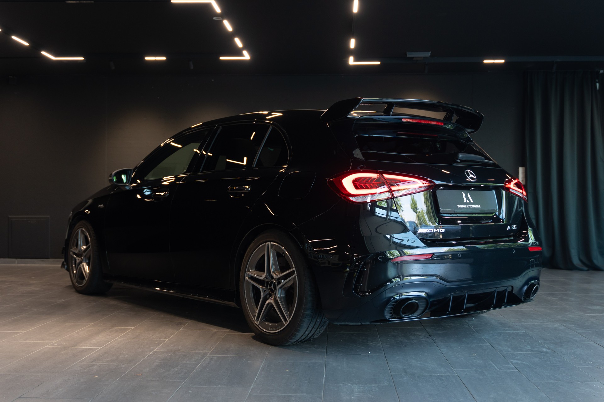 MERCEDES-BENZ A 35 AMG 4Matic Speedshift / CH Auto / Gratis Service / Pano-Schiebedach / Head Up Display / Premium Plus Paket / WC-image-6