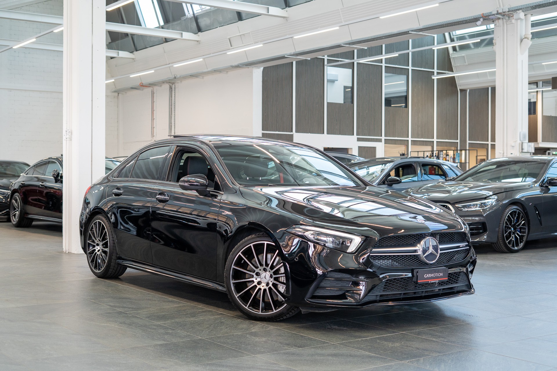 MERCEDES-BENZ A 35 AMG 4matic Limousine / Panorama-Schiebedach / Burmester / Ambiente-Beleuchtung-showroom-element-2