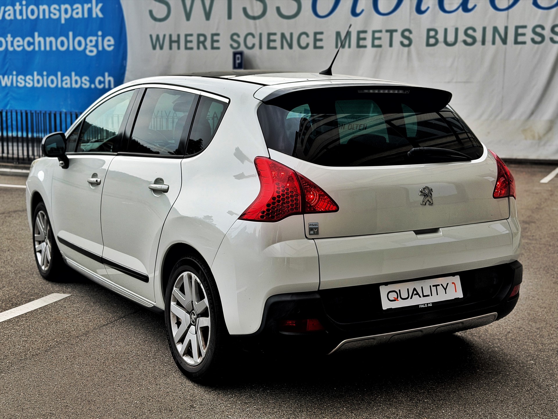 PEUGEOT 3008 HYbrid4 2.0 HDI EGS6-showroom-element-2