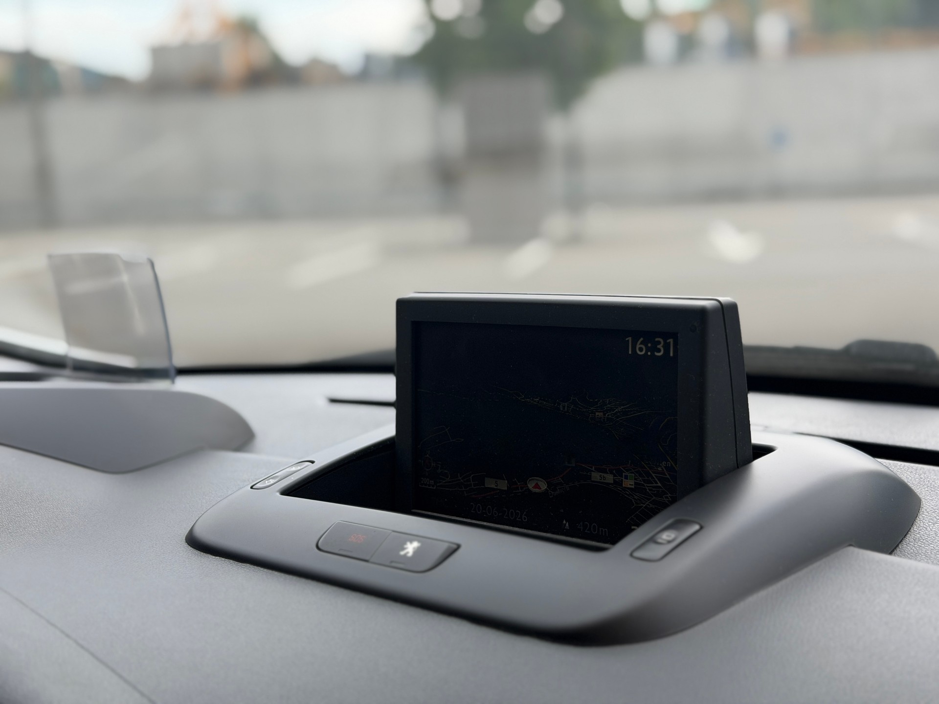 PEUGEOT 3008 HYbrid4 2.0 HDI EGS6-image-28