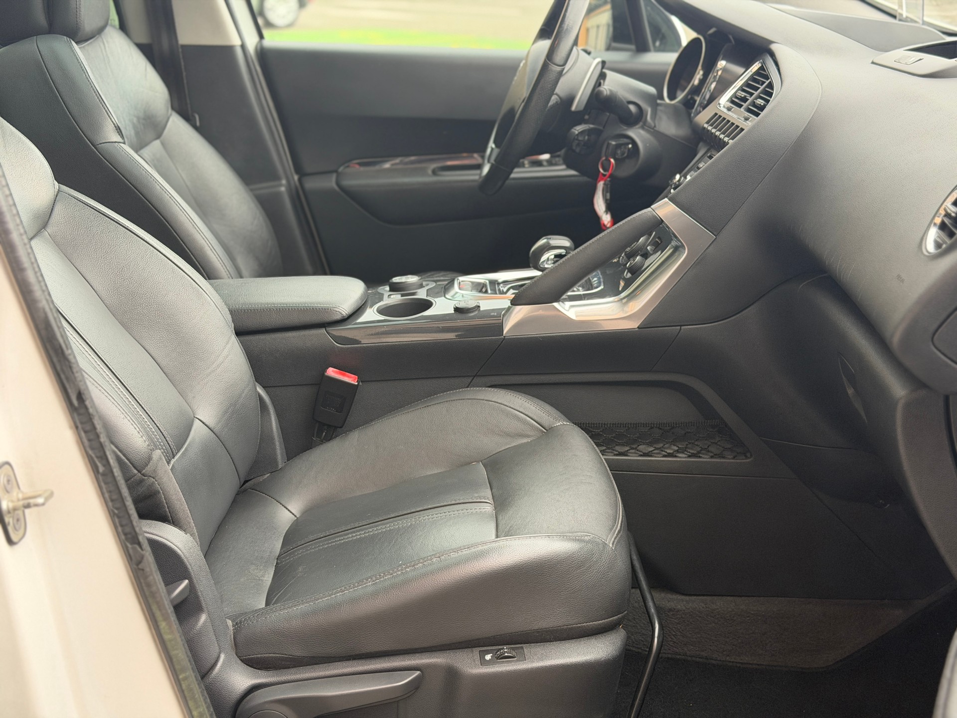 PEUGEOT 3008 HYbrid4 2.0 HDI EGS6-image-25