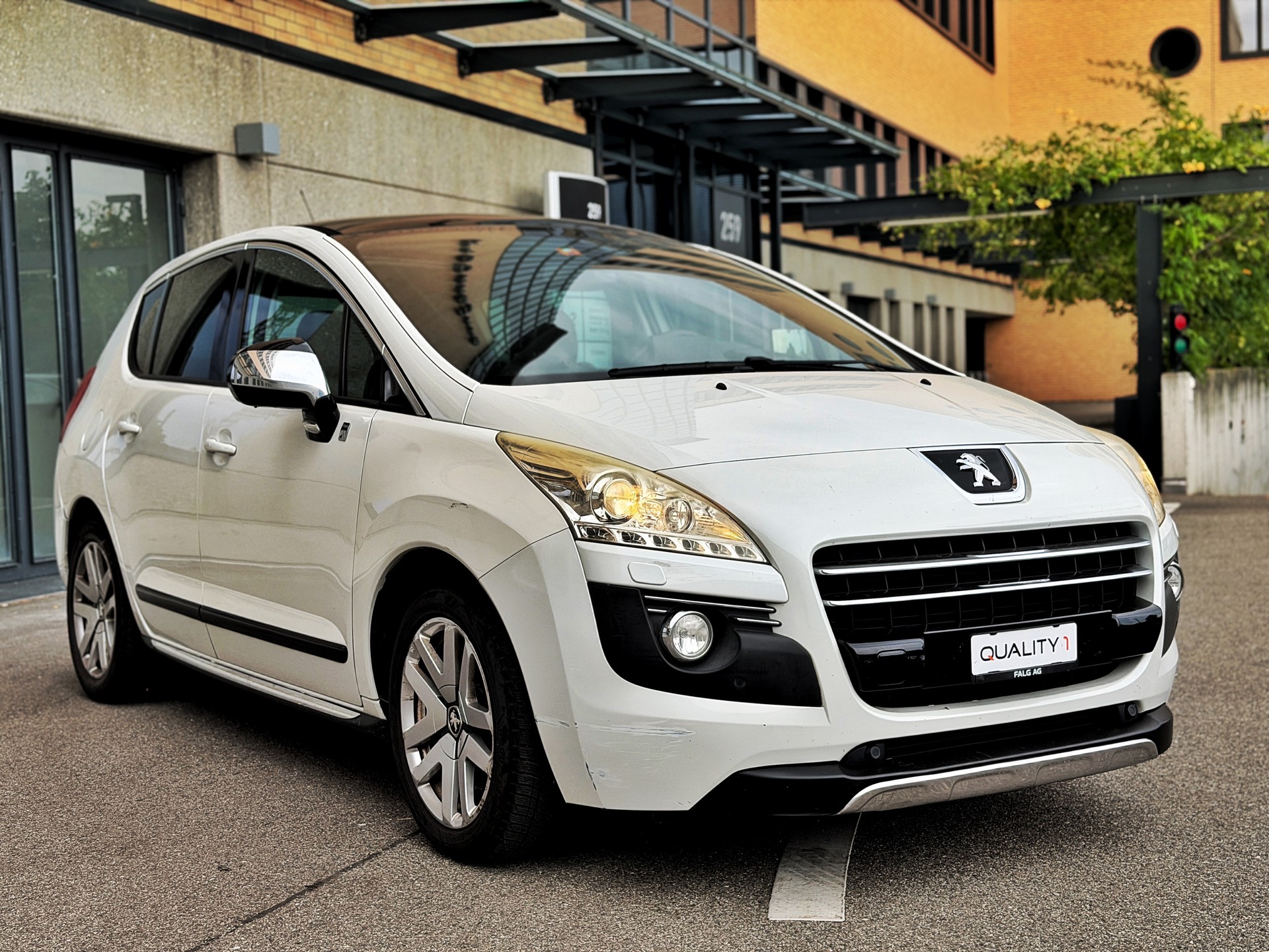 PEUGEOT 3008 HYbrid4 2.0 HDI EGS6-showroom-element-3
