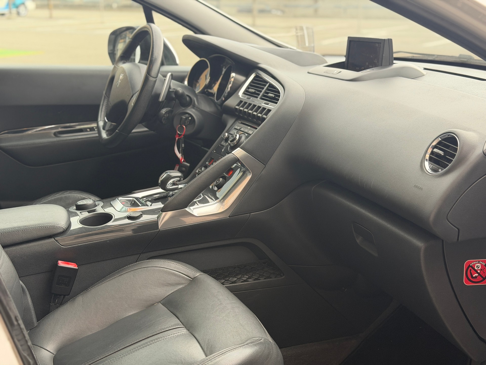 PEUGEOT 3008 HYbrid4 2.0 HDI EGS6-image-26