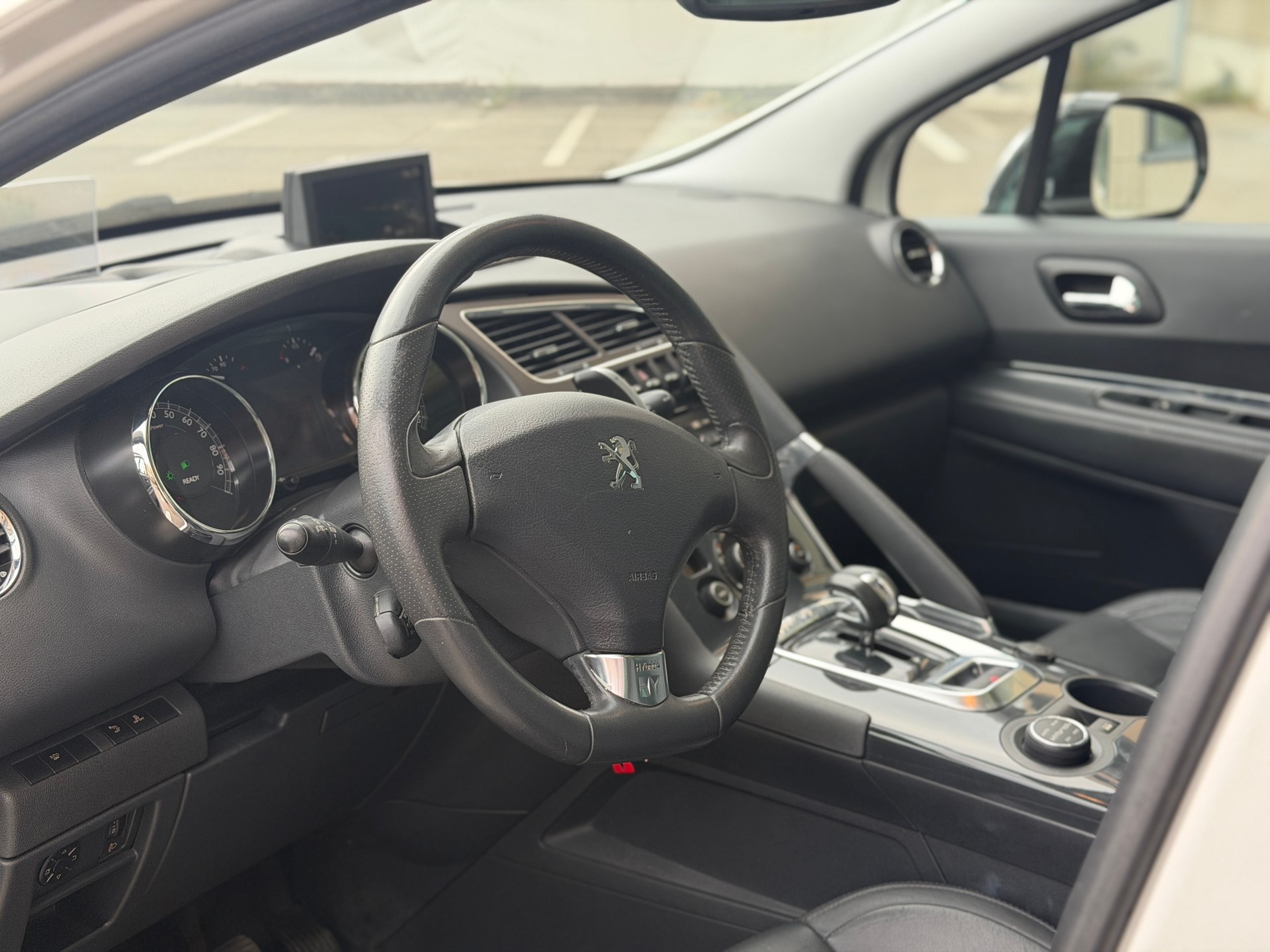 PEUGEOT 3008 HYbrid4 2.0 HDI EGS6-image-14