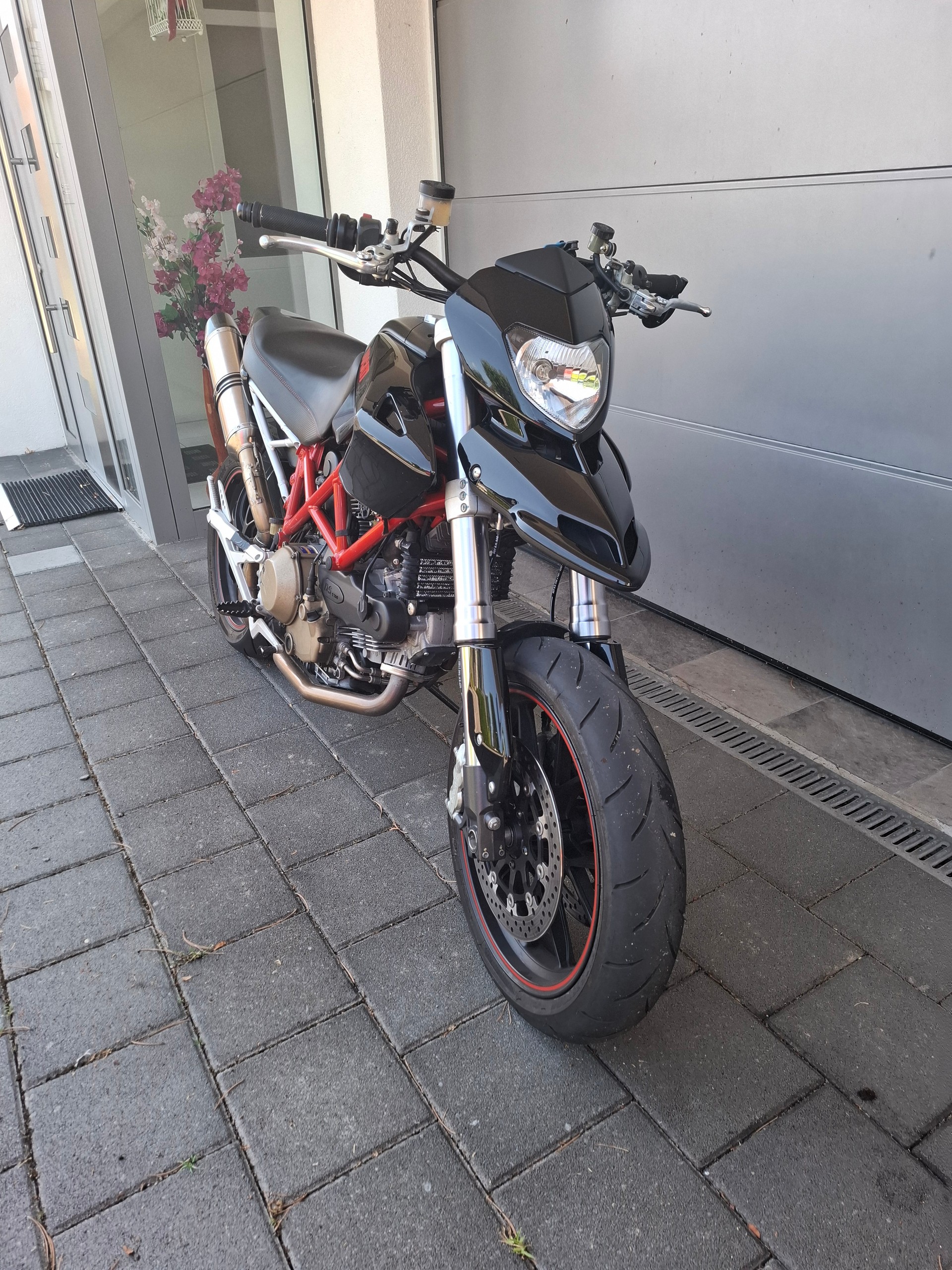 DUCATI Hypermotard 1100-image-3
