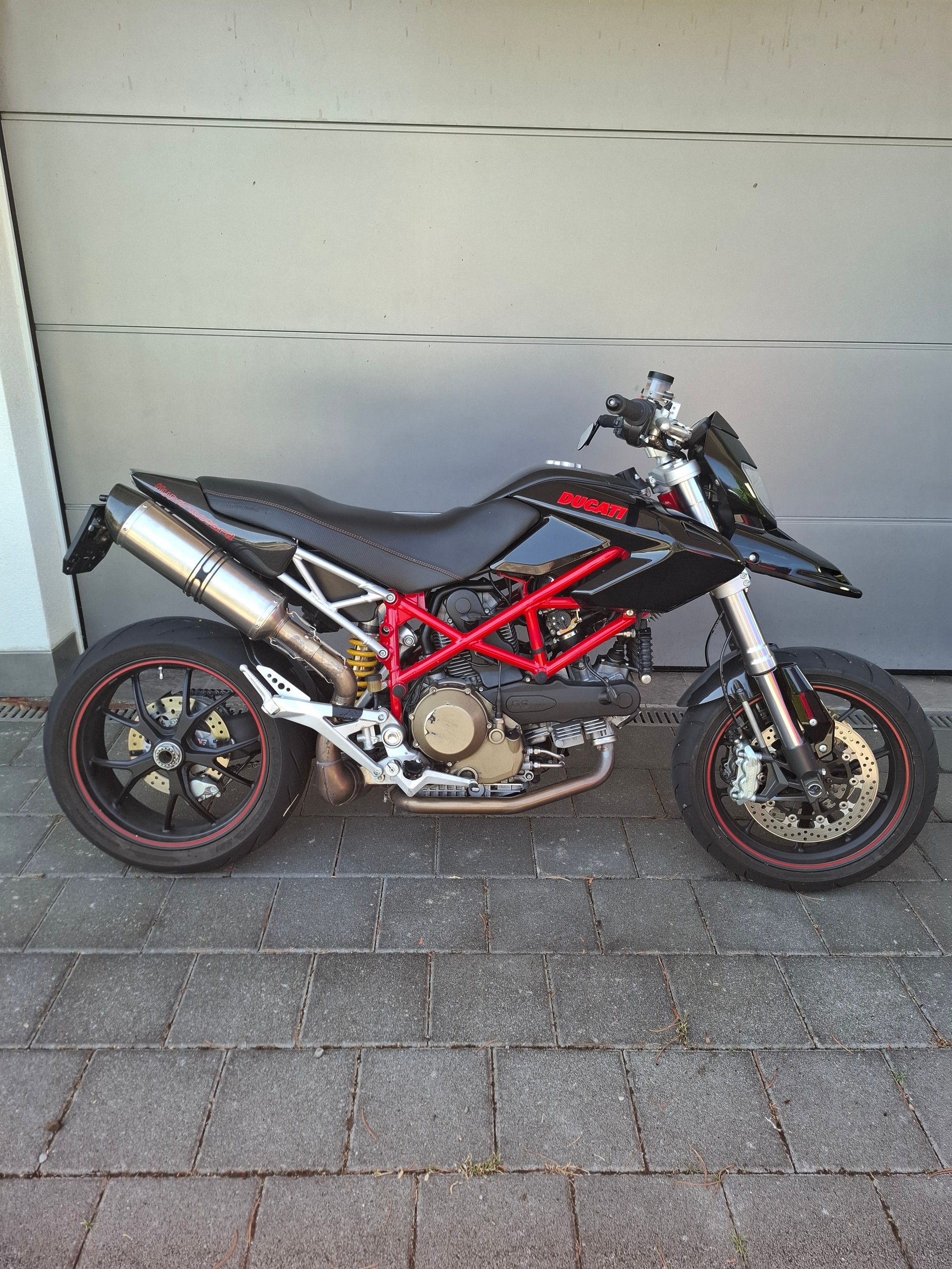 DUCATI Hypermotard 1100-image-0