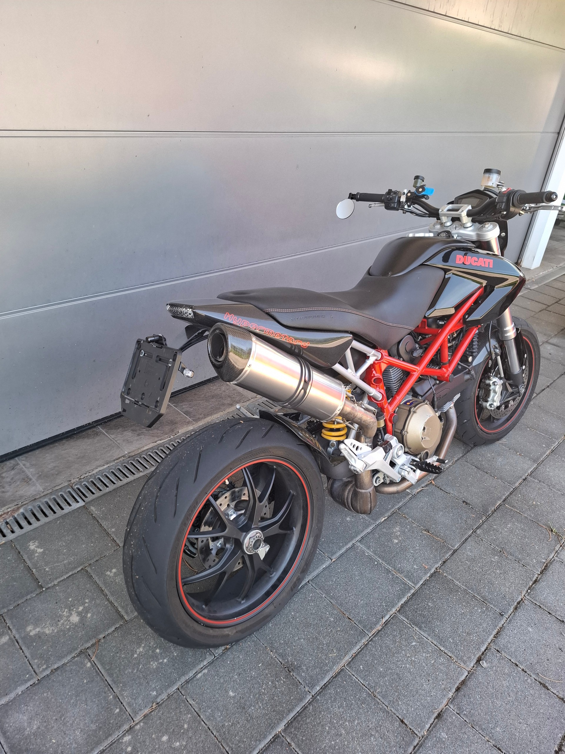 DUCATI Hypermotard 1100-image-1
