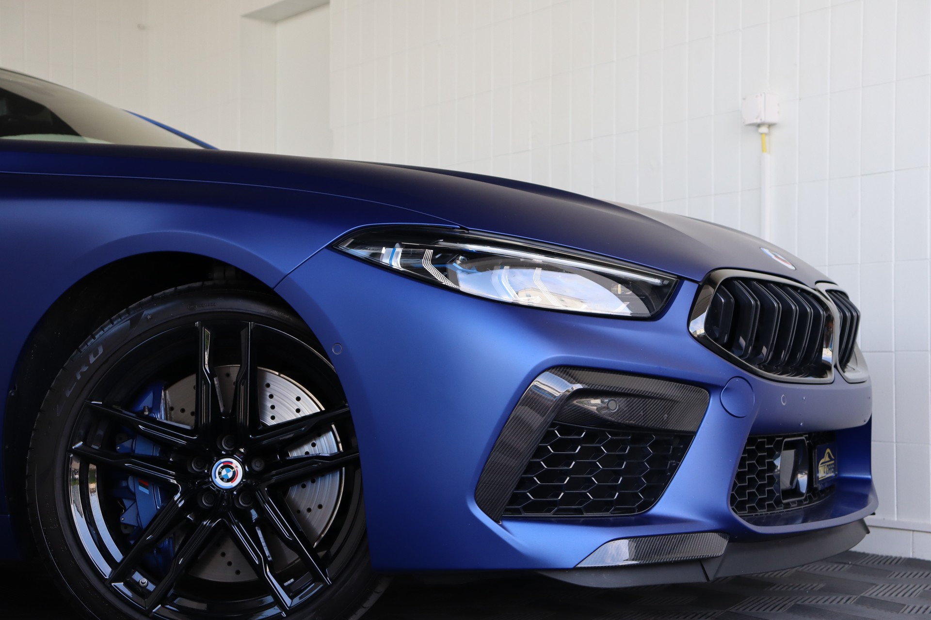 BMW M8 xDrive Steptronic M Competition * SCHALENSITZE * INDIVIDUAL * FULL CARBON * VOLL PPF FOLLIERT *-showroom-element-3
