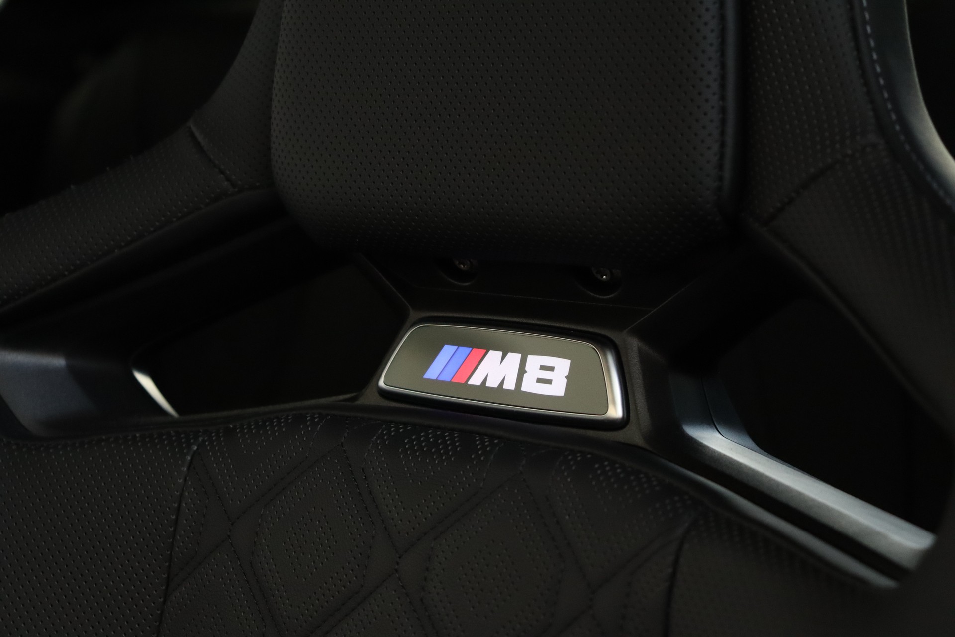 BMW M8 xDrive Steptronic M Competition * SCHALENSITZE * INDIVIDUAL * FULL CARBON * VOLL PPF FOLLIERT *-image-21