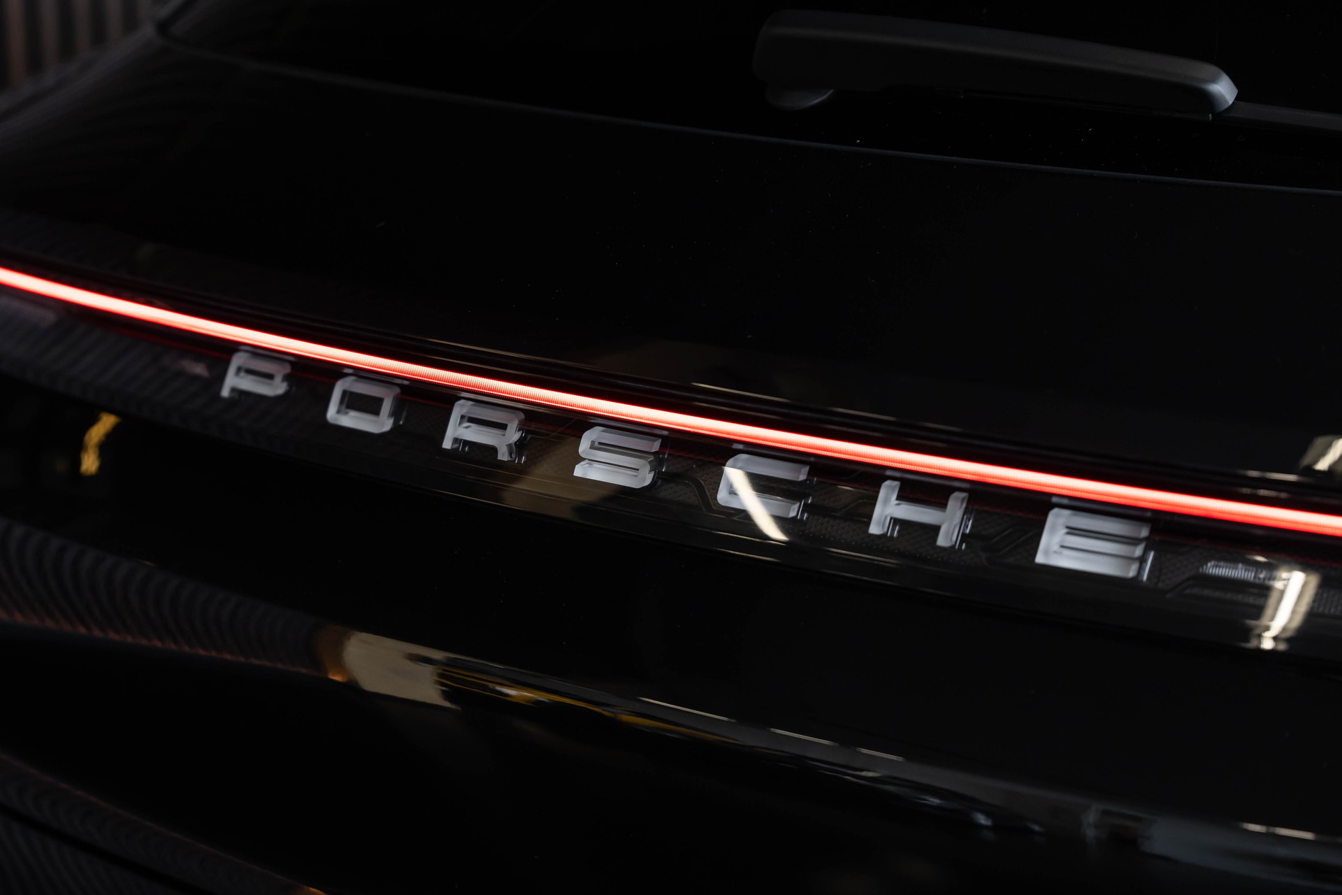 PORSCHE Taycan 4 Cross Turismo-image-38