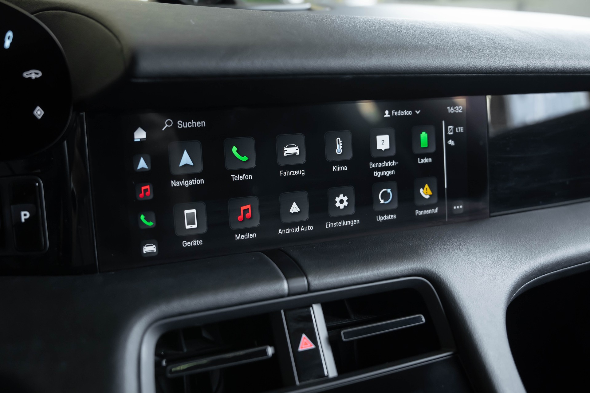 PORSCHE Taycan 4 Cross Turismo-image-33