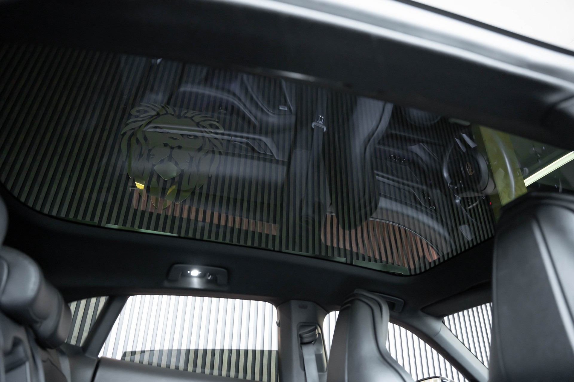 PORSCHE Taycan 4 Cross Turismo-image-17