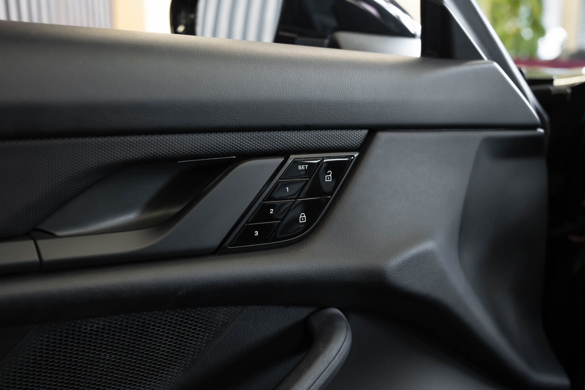 PORSCHE Taycan 4 Cross Turismo-image-24