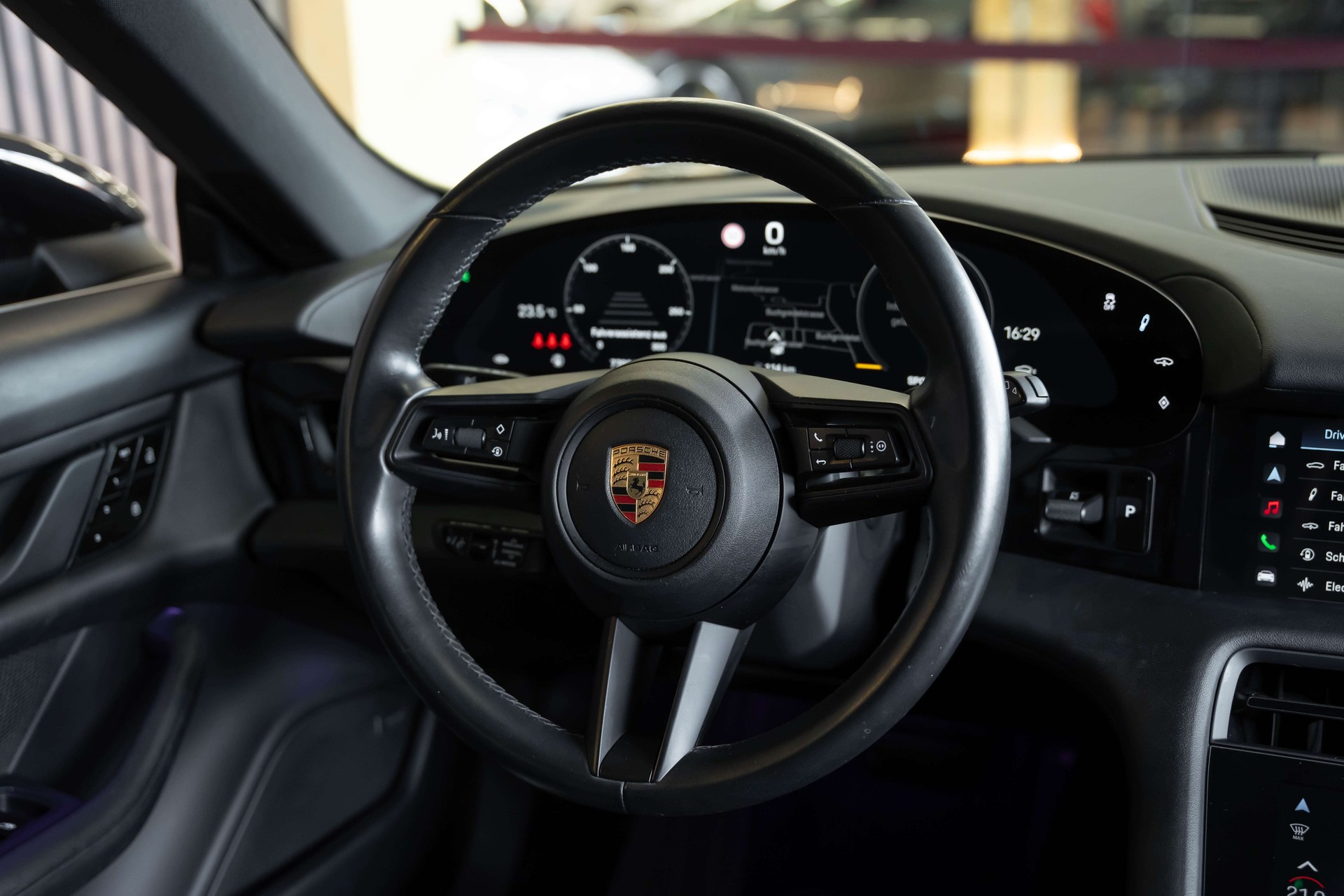 PORSCHE Taycan 4 Cross Turismo-image-32