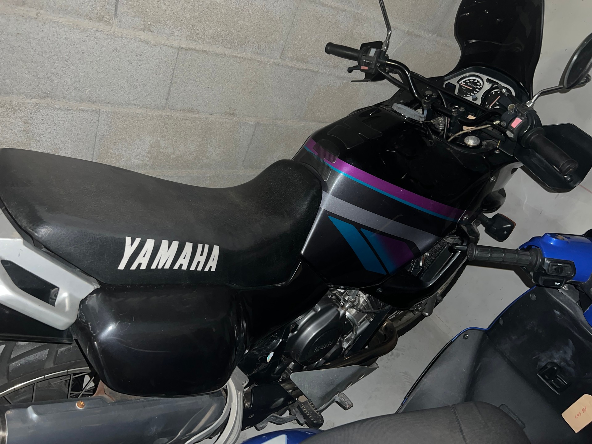 YAMAHA XTZ 750 Super Ténéré-image-4