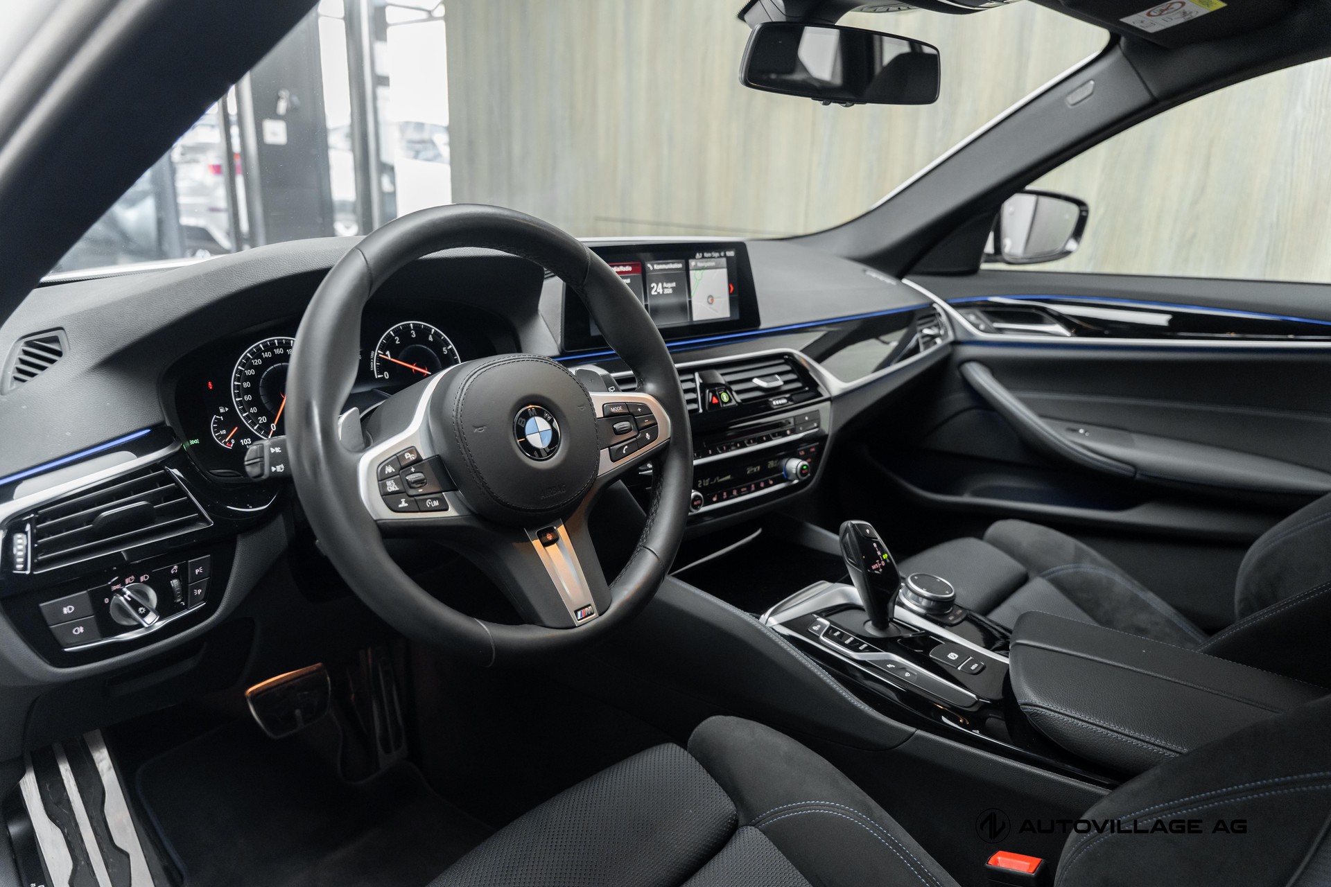 BMW 540i xDrive Touring Steptronic-showroom-element-3