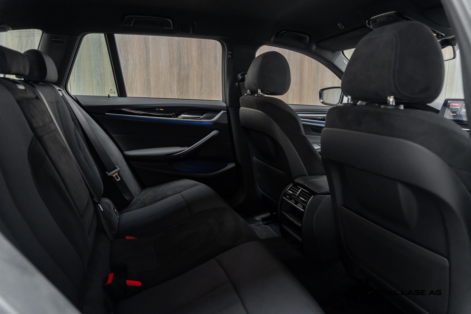 BMW 540i xDrive Touring Steptronic-image-8