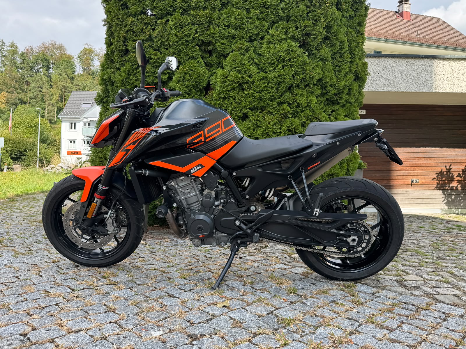 KTM 890 Duke L-image-1