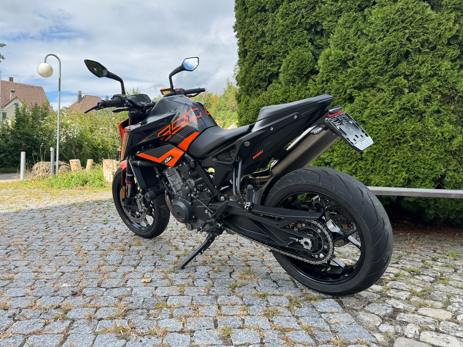 KTM 890 Duke L-image-10