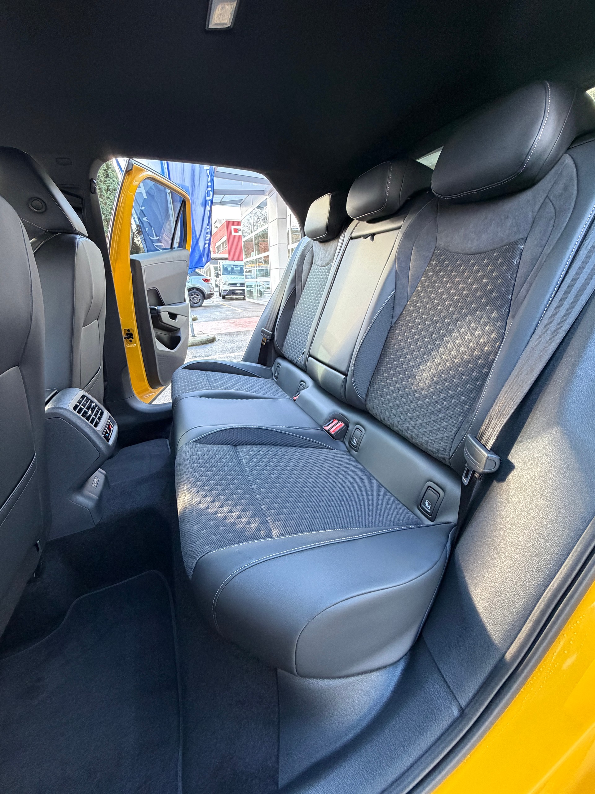 VW T-Roc 1.5 eTSI mHEV R-Line DSG-image-11