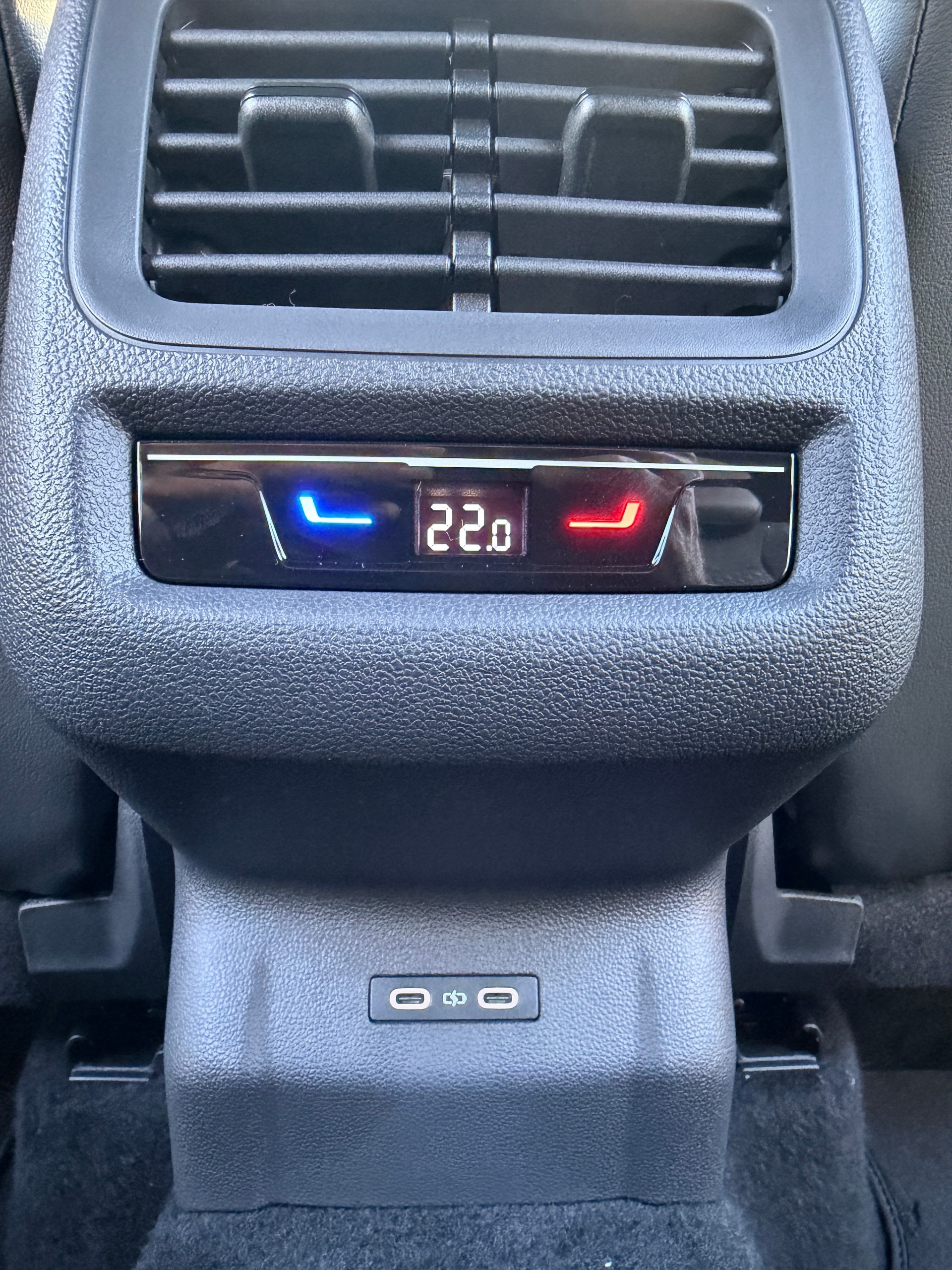 VW T-Roc 1.5 eTSI mHEV R-Line DSG-image-12