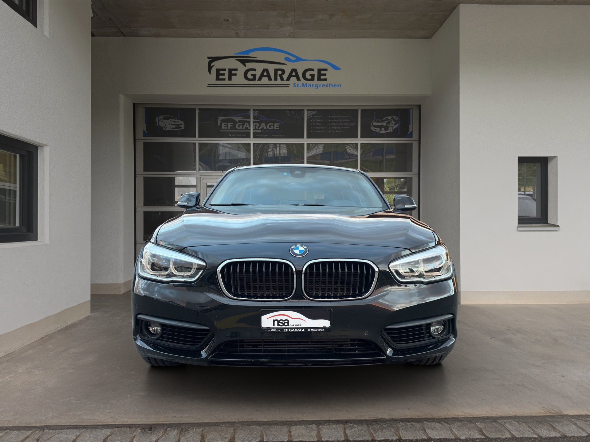 BMW 120d xDrive Steptronic-showroom-element-1