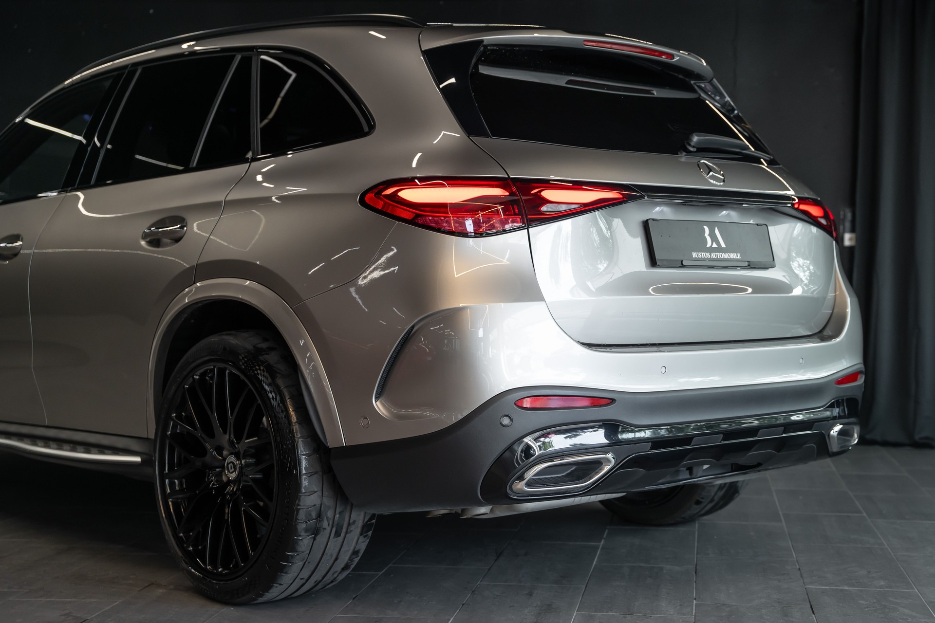 MERCEDES-BENZ GLC 220 d 4Matic 9G-Tronic / MSI Werksgarantie / Night Paket / Pano-Schiebedach / Standheizung / 8 Fach bereift-image-7