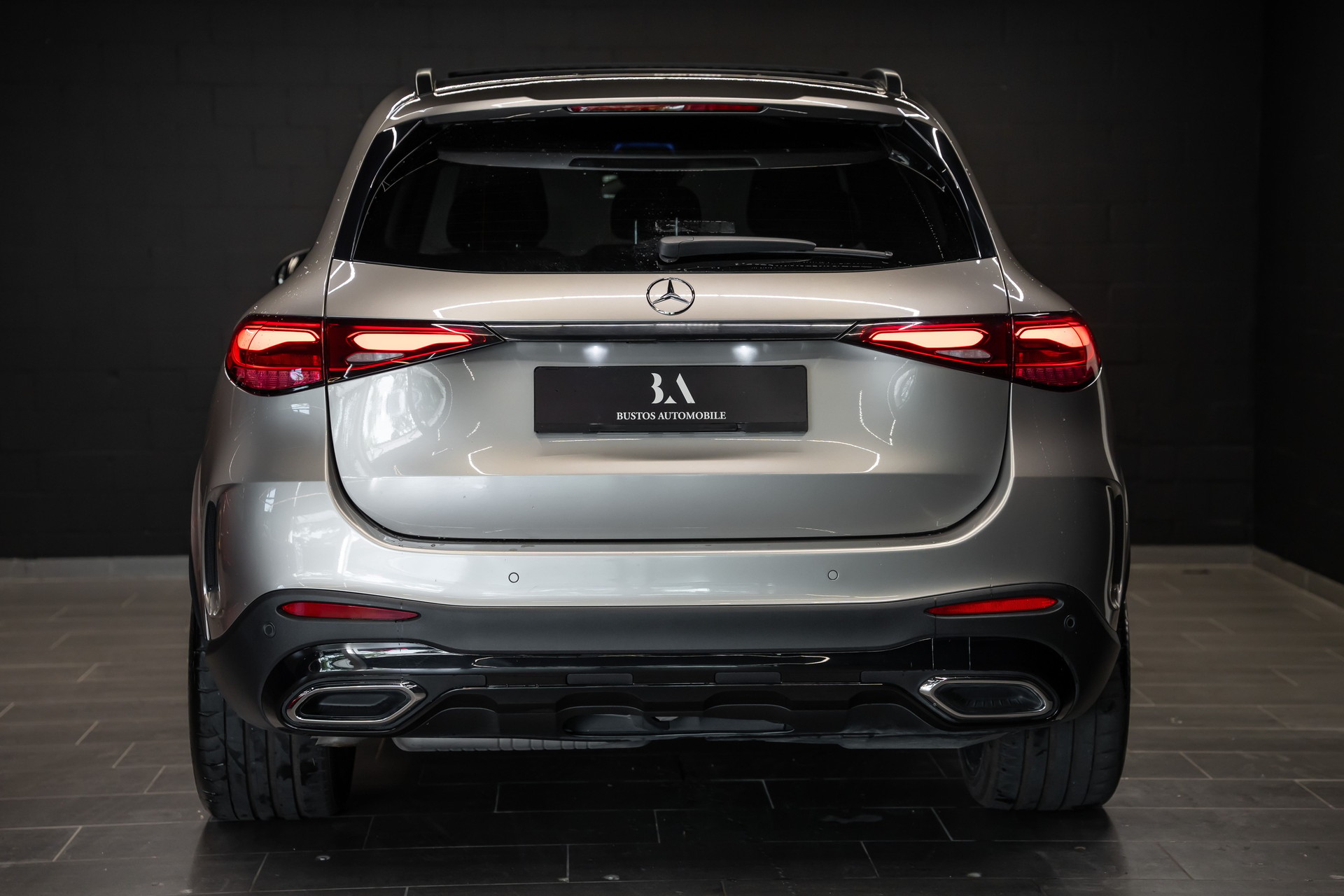 MERCEDES-BENZ GLC 220 d 4Matic 9G-Tronic / MSI Werksgarantie / Night Paket / Pano-Schiebedach / Standheizung / 8 Fach bereift-image-10